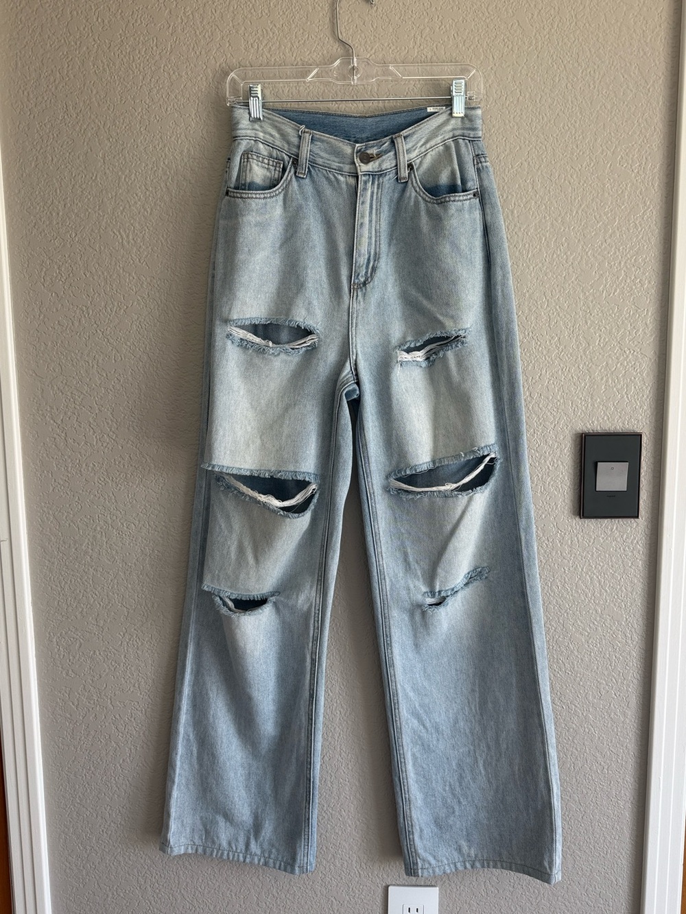 Light Wash Wide Distressed Size 3 Women’s Jeans